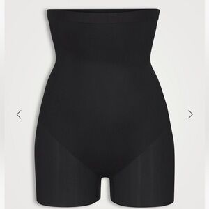 SKIMS
Simply Bare High-Waisted Shortie, XXS onyx, NEW NEVER WORN